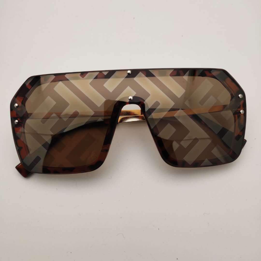 Stylish Square Checks Printed Sunglasses For Men And Women-Unique and Classy