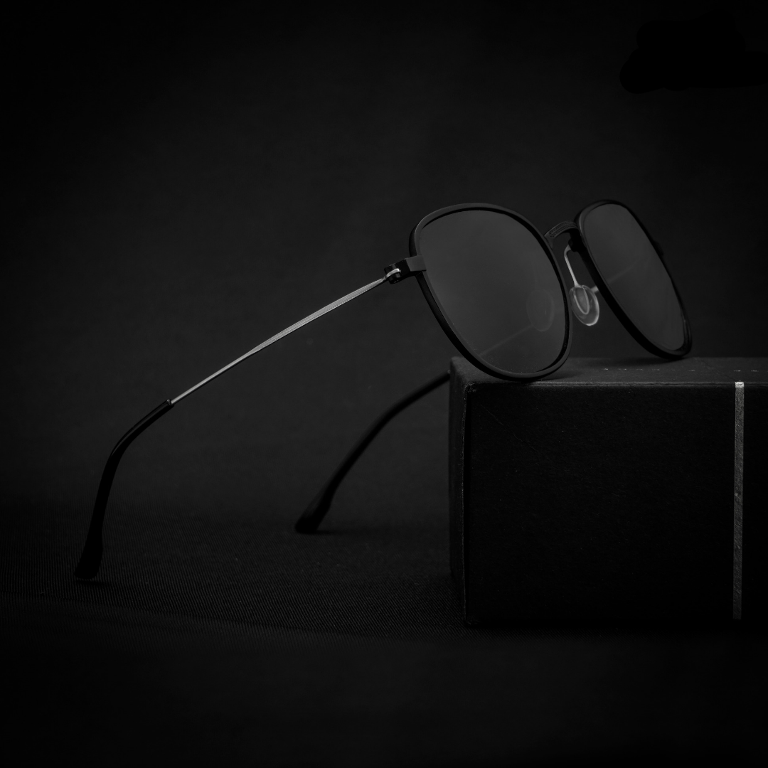 Classic Gambit Black Eyewear For Men And Women-Unique and Classy