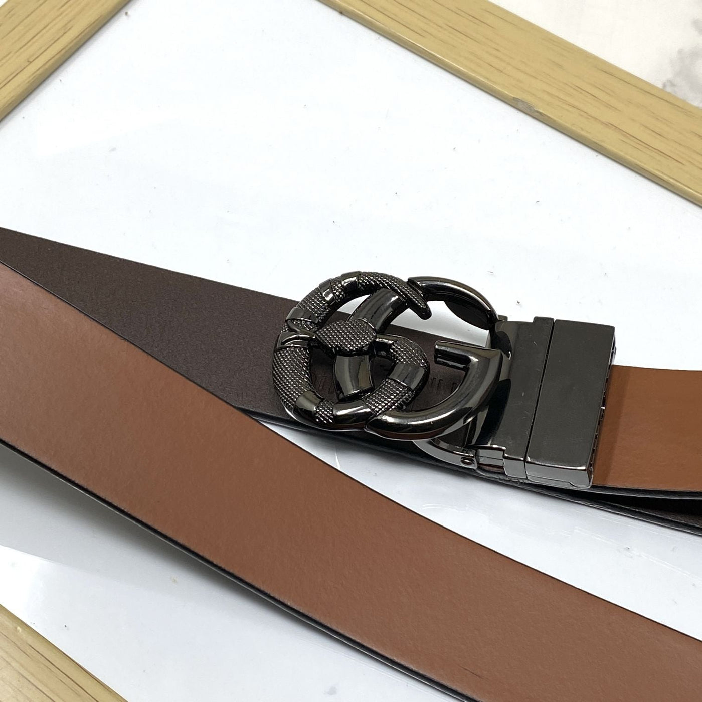 Classy Round Snake Design Leather Strap- UniqueandClassy