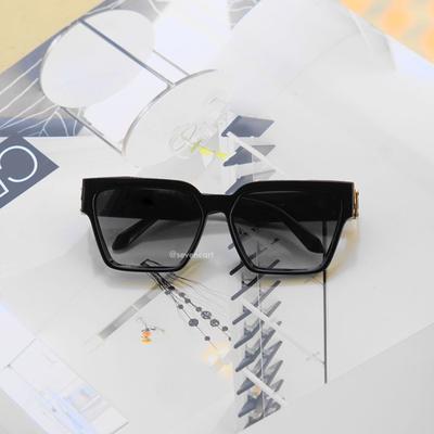 Stylish Square Metal Frame Black Sunglasses For Men And Women-Unique and Classy